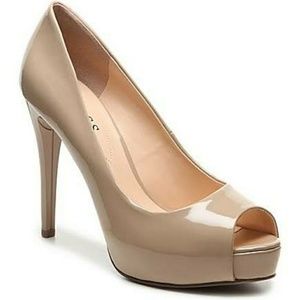 Guess Nude pump